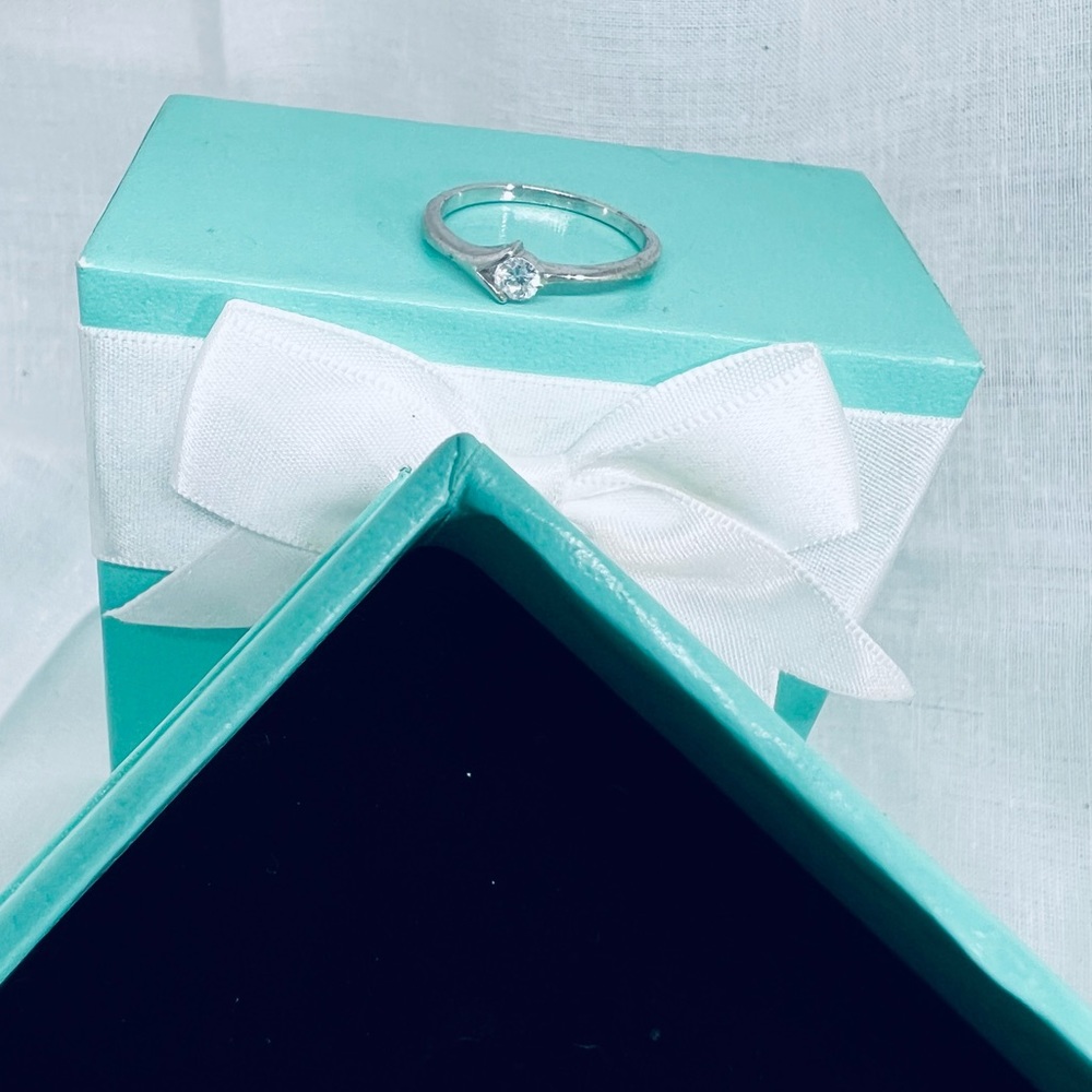 Unique Minimalist Dainty CZ Silver Plated Vintage Ring - Picture 9 of 9